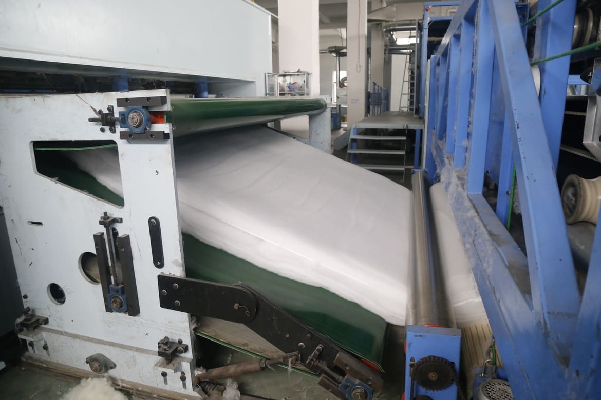 How Do Fabric Roll Cutting Machines Enhance Precision in Filter Media Production? Yancheng Vision Manufacture Technology Co., Ltd